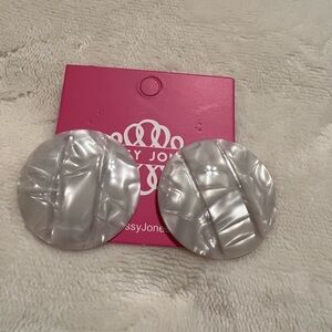 NWT Sassy Jones Zaria Studs White (Oyster)